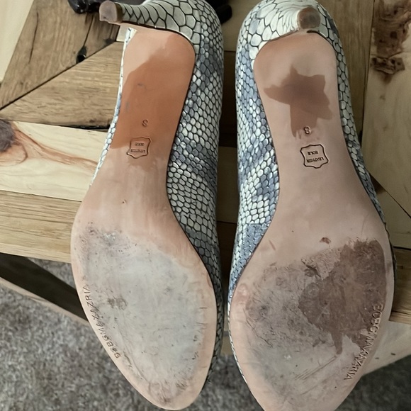 BCBGMAXAZRIA Snake Pattern Gray White Cream Pumps - Picture 12 of 13